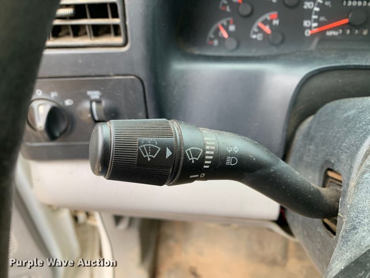 image for item KX9968 2001 Ford  F750 Super Duty tank truck