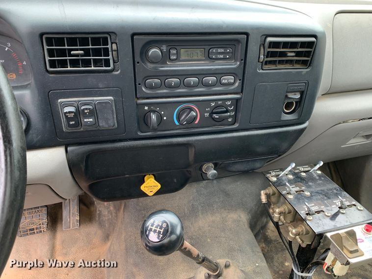 image for item KX9968 2001 Ford  F750 Super Duty tank truck