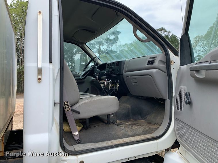 image for item KX9968 2001 Ford  F750 Super Duty tank truck