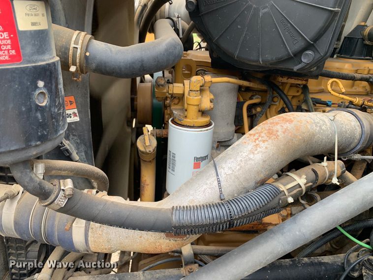 image for item KX9968 2001 Ford  F750 Super Duty tank truck