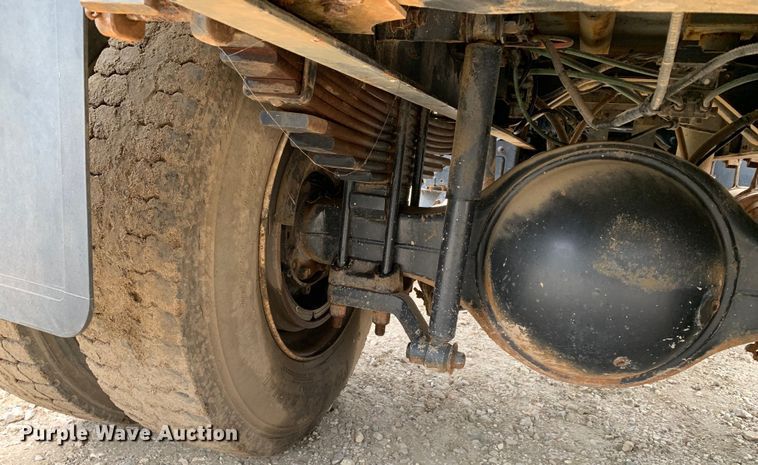 image for item KX9968 2001 Ford  F750 Super Duty tank truck