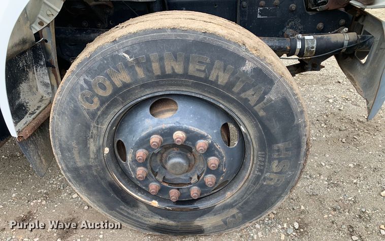 image for item KX9968 2001 Ford  F750 Super Duty tank truck