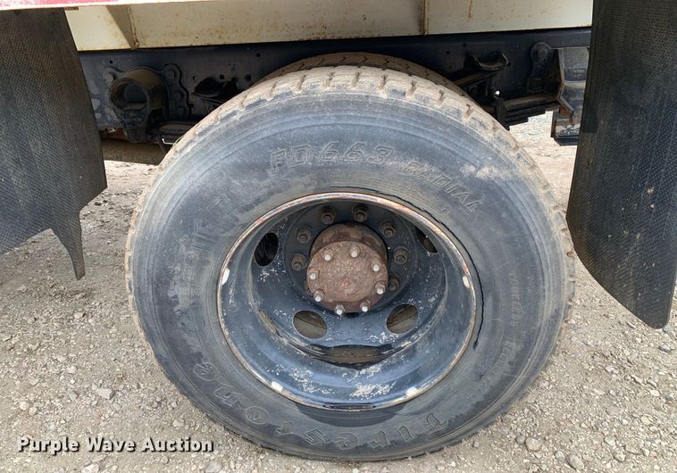 image for item KX9968 2001 Ford  F750 Super Duty tank truck