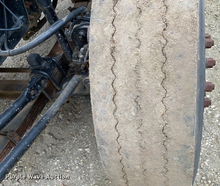 image for item KX9968 2001 Ford  F750 Super Duty tank truck