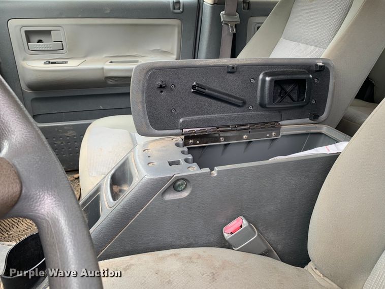 image for item KX9970 2006 Dodge Dakota SLT Quad Cab pickup truck