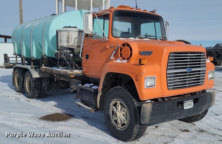 image for item LA9668 1992 Ford  LNT8000 sprayer truck