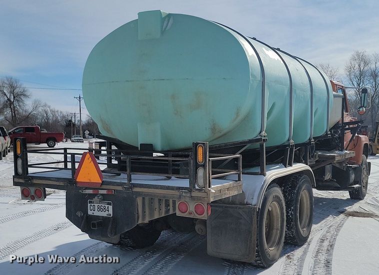 image for item LA9668 1992 Ford  LNT8000 sprayer truck