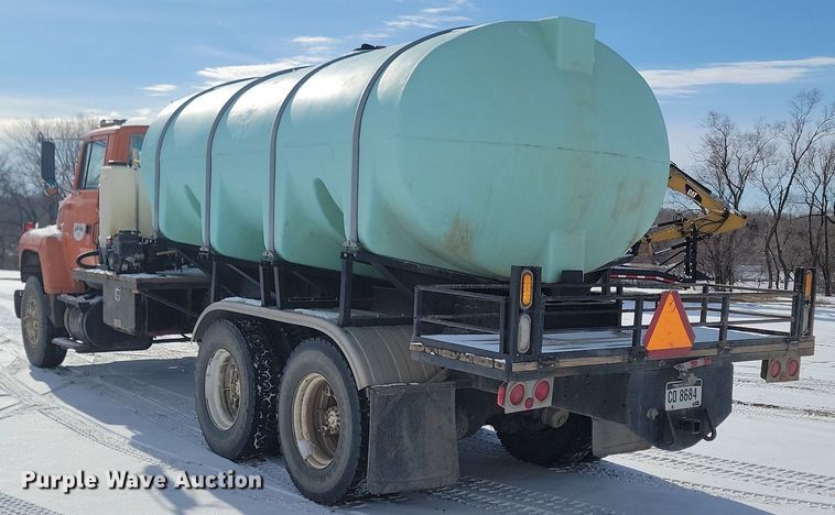 image for item LA9668 1992 Ford  LNT8000 sprayer truck