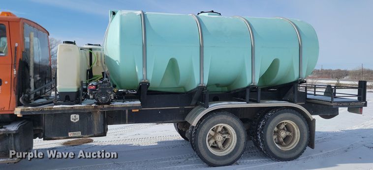 image for item LA9668 1992 Ford  LNT8000 sprayer truck