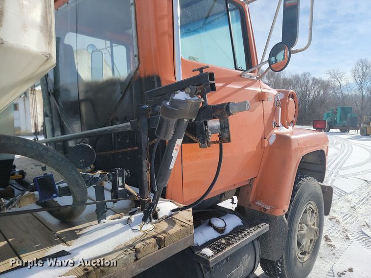 image for item LA9668 1992 Ford  LNT8000 sprayer truck