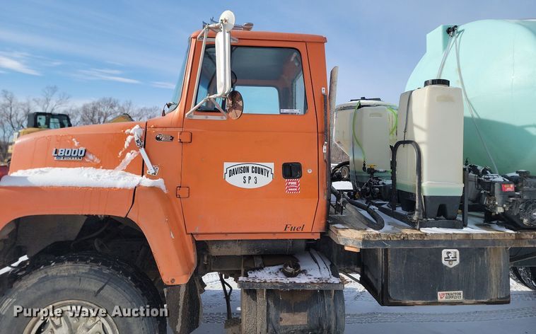 image for item LA9668 1992 Ford  LNT8000 sprayer truck