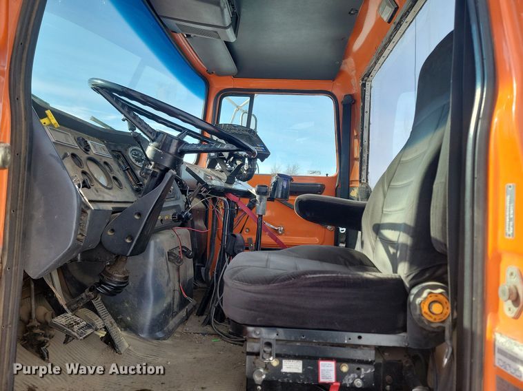 image for item LA9668 1992 Ford  LNT8000 sprayer truck