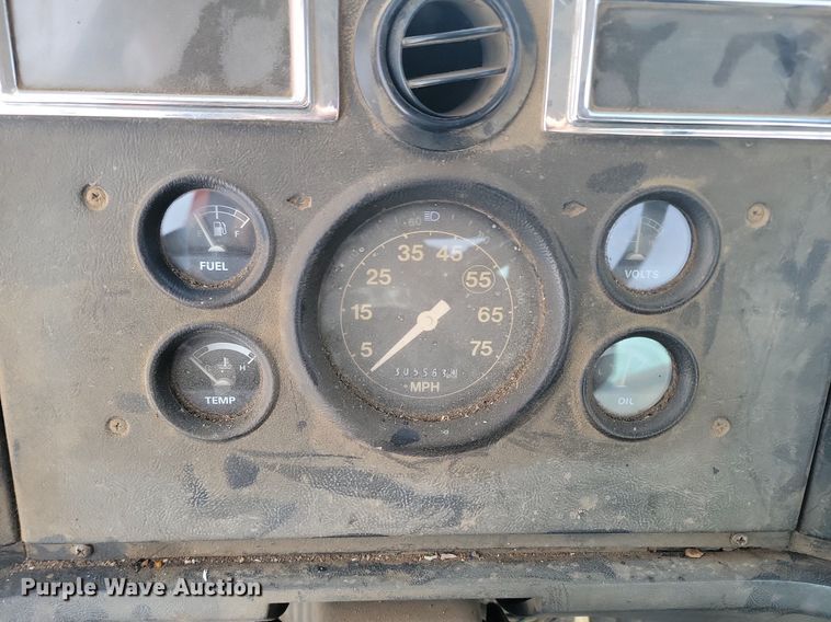 image for item LA9668 1992 Ford  LNT8000 sprayer truck