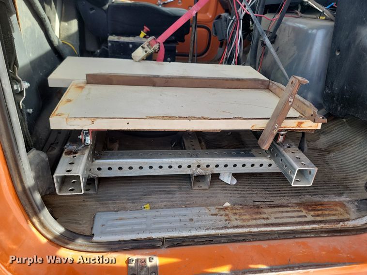 image for item LA9668 1992 Ford  LNT8000 sprayer truck