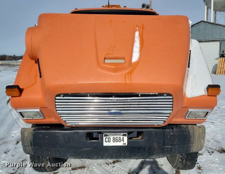 image for item LA9668 1992 Ford  LNT8000 sprayer truck