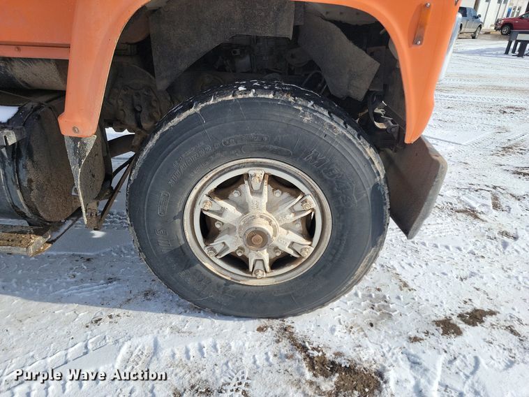 image for item LA9668 1992 Ford  LNT8000 sprayer truck