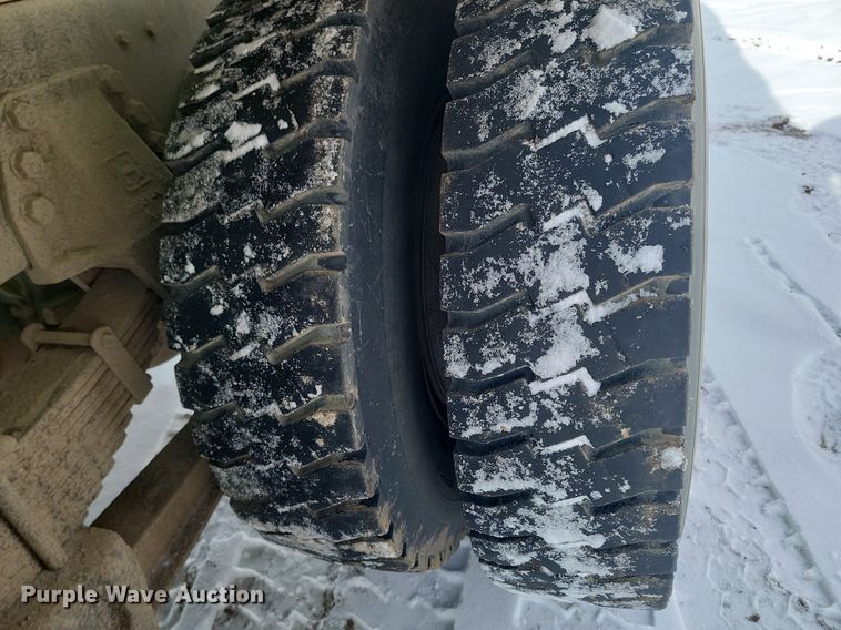 image for item LA9668 1992 Ford  LNT8000 sprayer truck