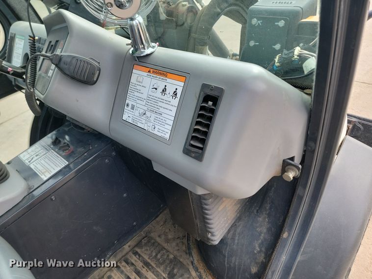 image for item LA9746 2018 Bobcat 5600 Toolcat utility vehicle