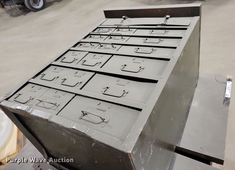 image for item LC9884 (5) Bolt bins