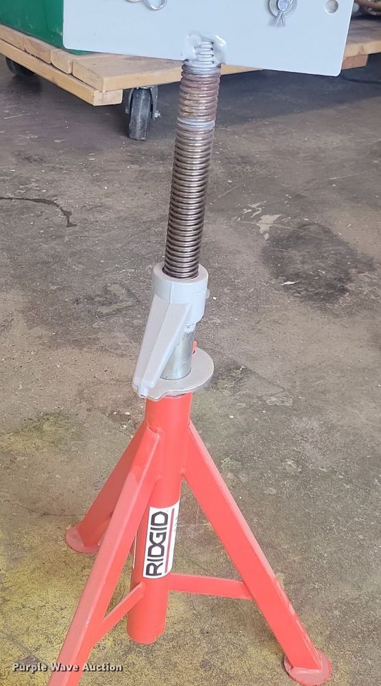 Ridgid 300 Compact threading machine in Des Moines, IA Item LC9901