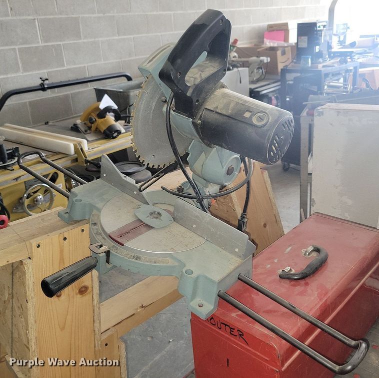 image for item LC9905 Wood saws