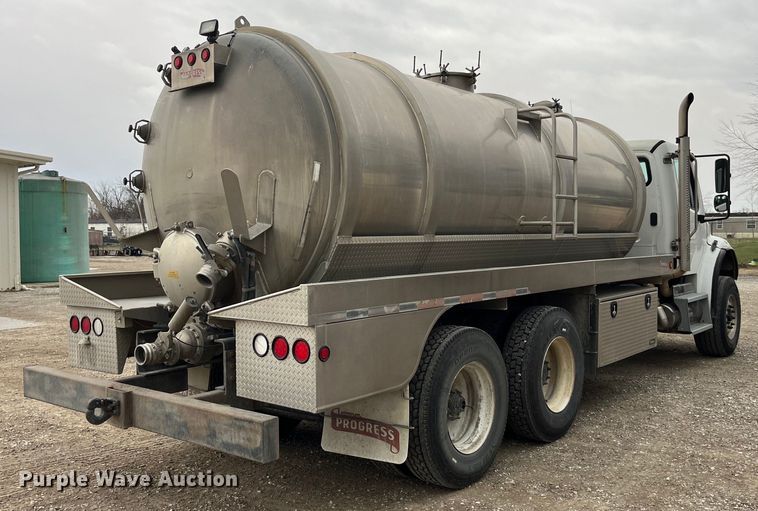 image for item LD9354 2010 Freightliner  Business Class M2 vacuum truck