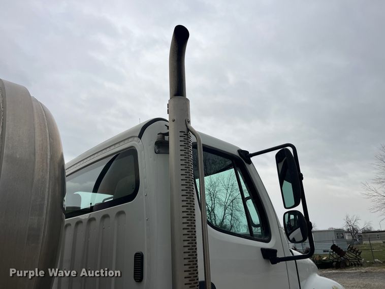 image for item LD9354 2010 Freightliner  Business Class M2 vacuum truck