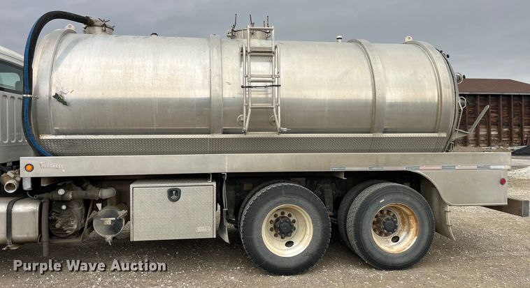 image for item LD9354 2010 Freightliner  Business Class M2 vacuum truck