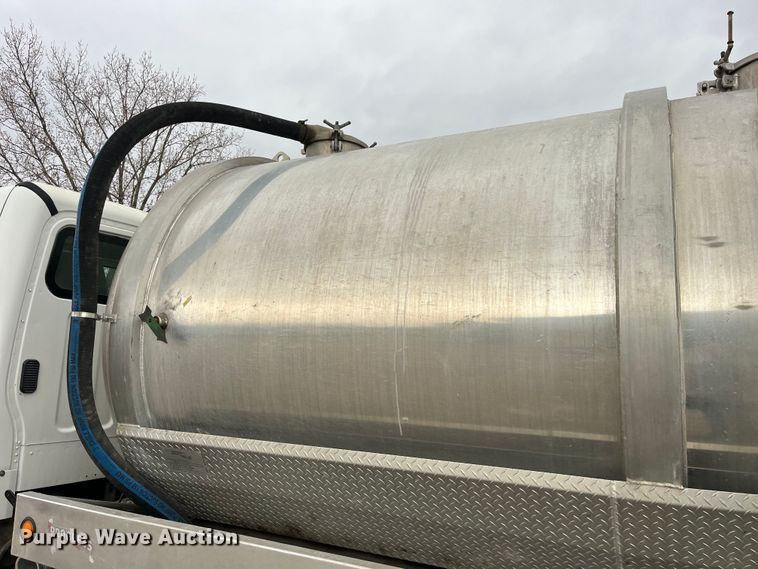 image for item LD9354 2010 Freightliner  Business Class M2 vacuum truck