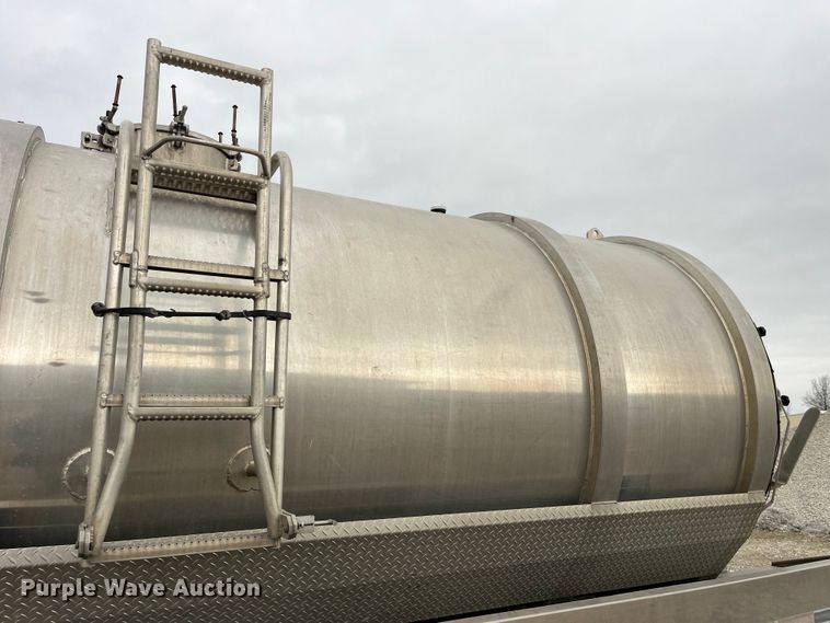 image for item LD9354 2010 Freightliner  Business Class M2 vacuum truck