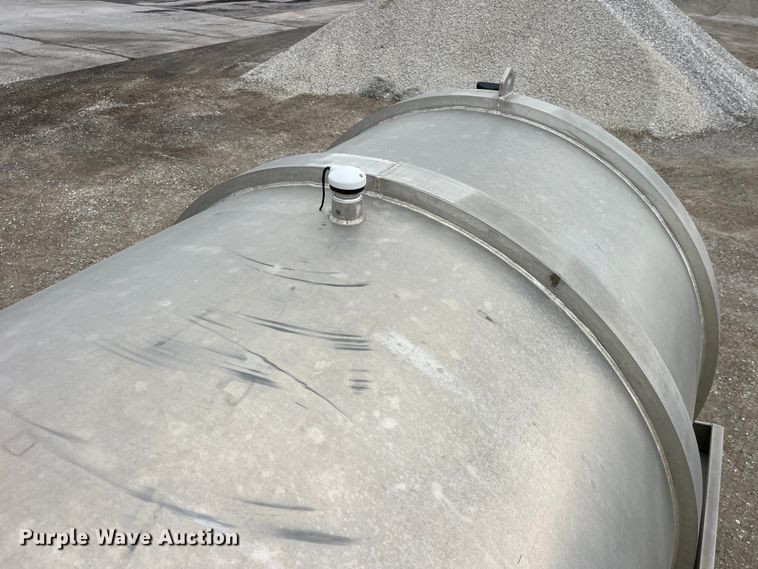 image for item LD9354 2010 Freightliner  Business Class M2 vacuum truck