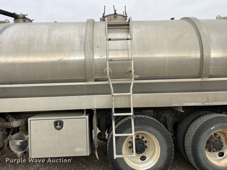 image for item LD9354 2010 Freightliner  Business Class M2 vacuum truck