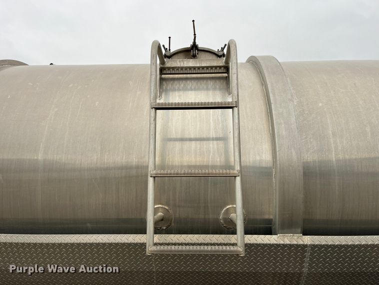 image for item LD9354 2010 Freightliner  Business Class M2 vacuum truck