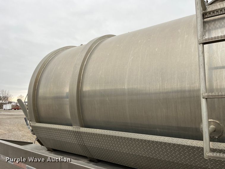 image for item LD9354 2010 Freightliner  Business Class M2 vacuum truck