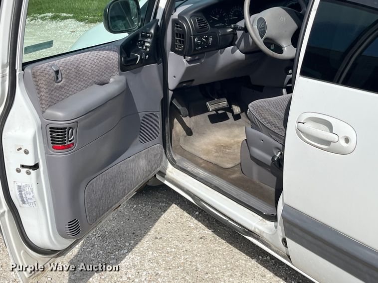 image for item LD9377 2000 Dodge  Grand Caravan SE van