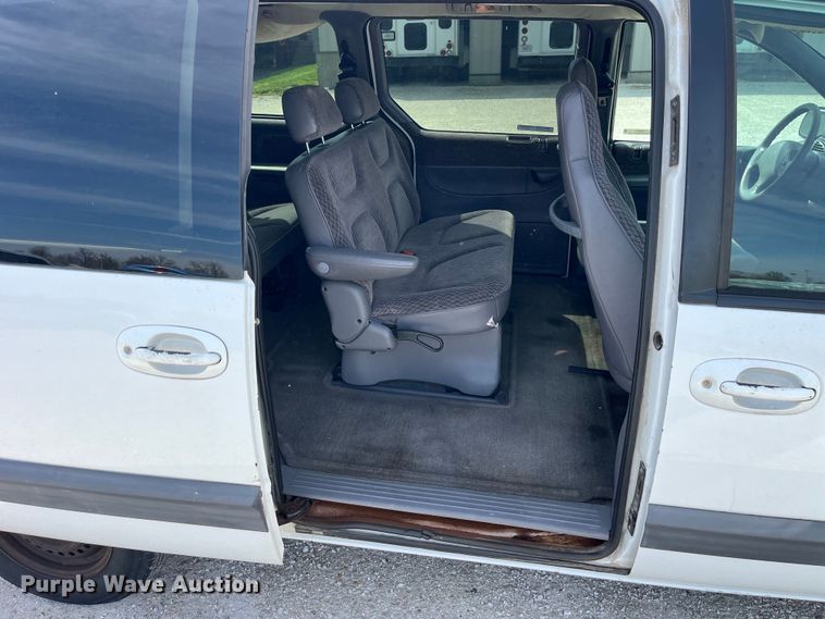 image for item LD9377 2000 Dodge  Grand Caravan SE van