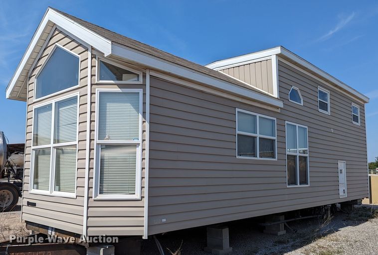 image for item LM9947 2008 Oak Creek Park Model Breckenridge 1240 SEDL-T manufactured home
