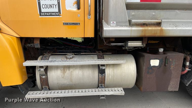 image for item LW9028 2004 Sterling  L9500 dump truck