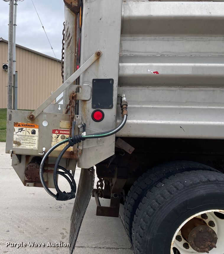 image for item LW9028 2004 Sterling  L9500 dump truck