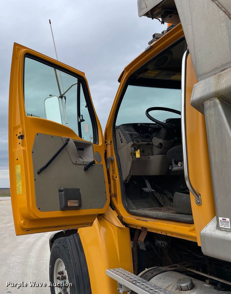 image for item LW9028 2004 Sterling  L9500 dump truck