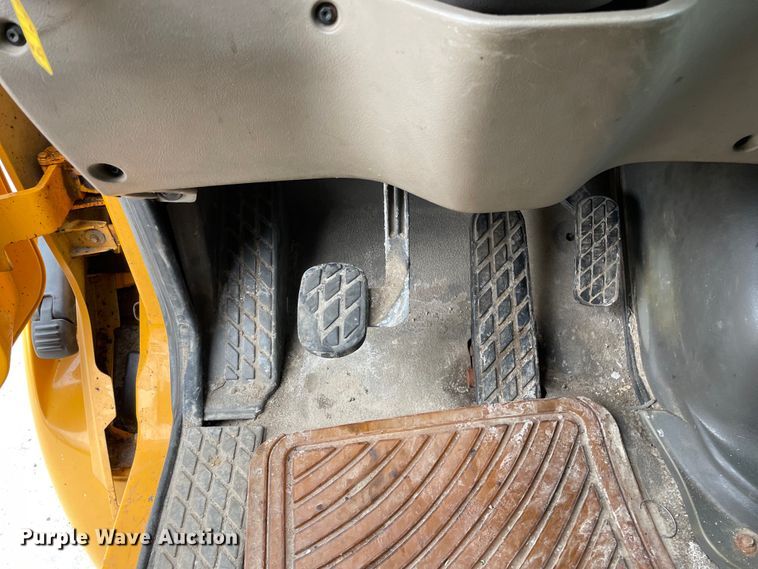 image for item LW9028 2004 Sterling  L9500 dump truck