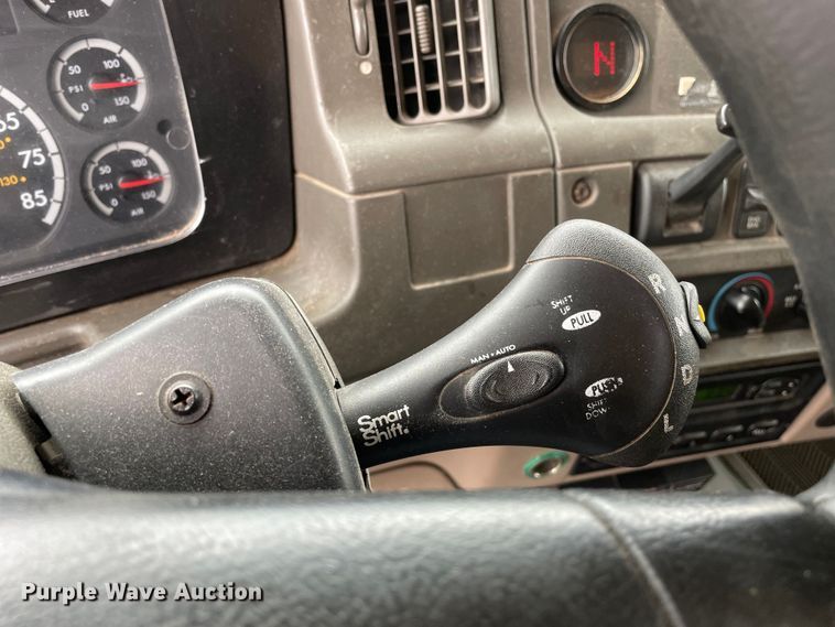 image for item LW9028 2004 Sterling  L9500 dump truck