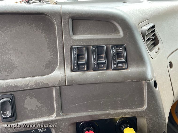 image for item LW9028 2004 Sterling  L9500 dump truck