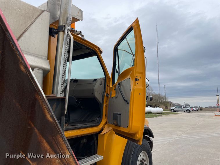 image for item LW9028 2004 Sterling  L9500 dump truck