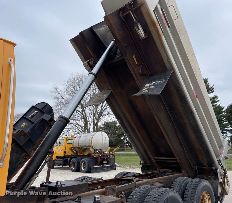 image for item LW9028 2004 Sterling  L9500 dump truck