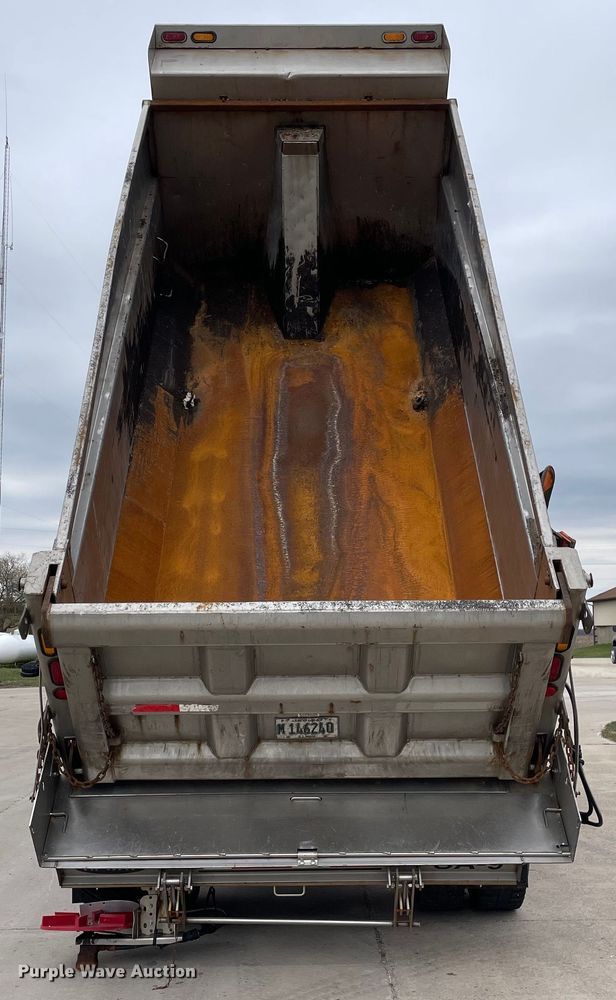 image for item LW9028 2004 Sterling  L9500 dump truck