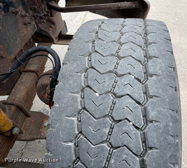 image for item LW9028 2004 Sterling  L9500 dump truck