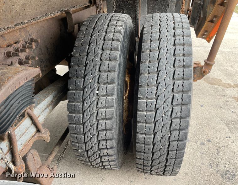 image for item LW9028 2004 Sterling  L9500 dump truck