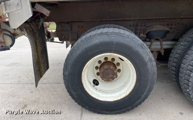 image for item LW9028 2004 Sterling  L9500 dump truck