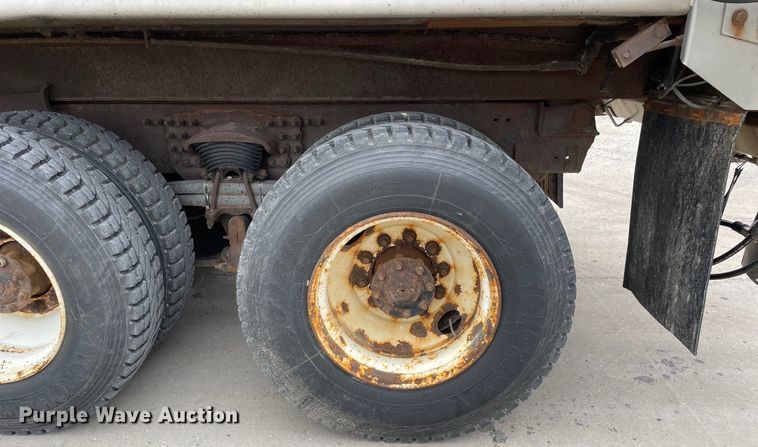 image for item LW9028 2004 Sterling  L9500 dump truck
